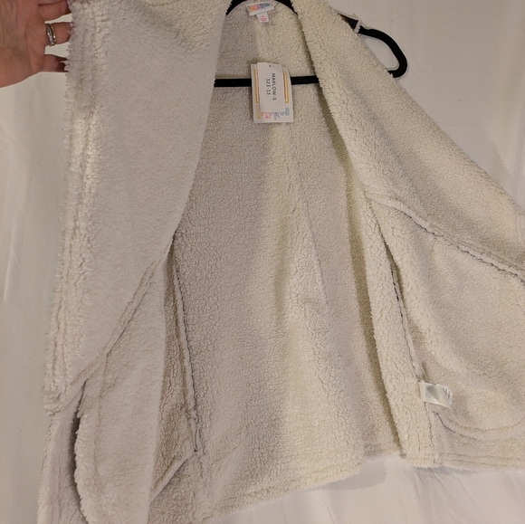 LuLaRoe Marlow Faux Shearling Vest in black/cream plaid NWT Goth SzS - Picture 6 of 7